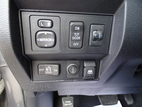 Used 2017 Toyota Tundra SR5 image 22