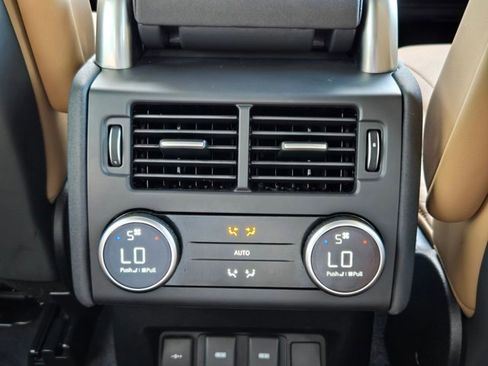 Used 2024 Land Rover Discovery Dynamic SE image 18