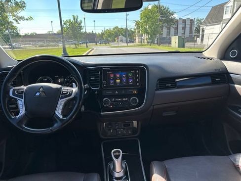 Used 2018 Mitsubishi Outlander SEL AWD/4WD image 3