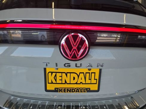 Used 2025 Volkswagen Tiguan SEL R-Line AWD/4WD image 27