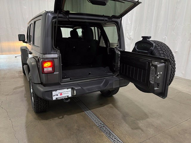 Used 2019 Jeep Wrangler Unlimited Sport w/ Technology Group AWD/4WD image 13