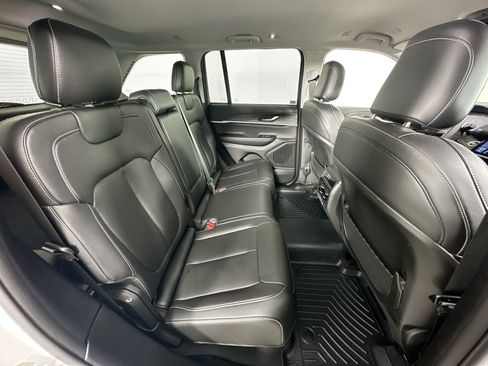 Used 2023 Jeep Grand Cherokee Limited w/ Trailer Tow Prep Group (B) AWD/4WD image 26