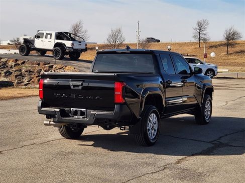 Used 2024 Toyota Tacoma SR image 7