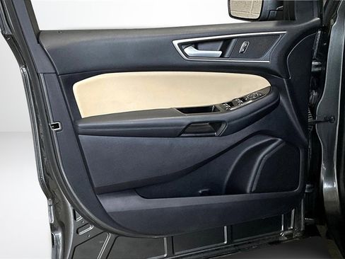 Used 2019 Ford Edge SEL image 20