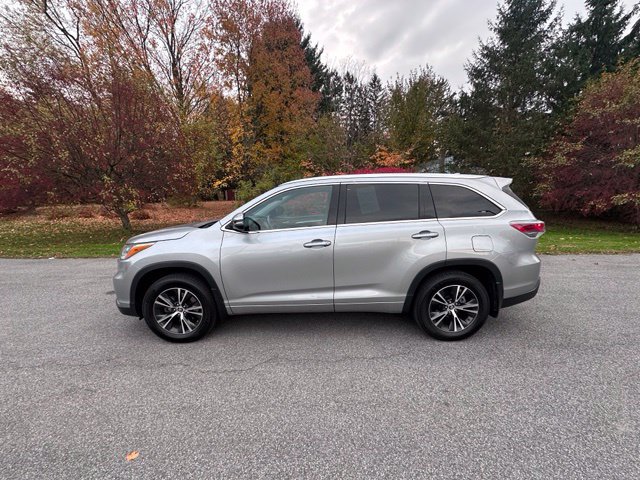 Used 2016 Toyota Highlander XLE AWD/4WD image 6