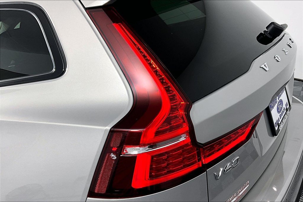 Used 2025 Volvo V60 B5 Cross Country Plus AWD/4WD image 29