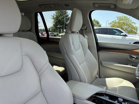 Used 2022 Volvo XC90 T6 Momentum w/ Advanced Package AWD/4WD image 34