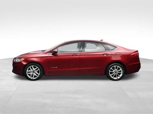 Used 2019 Ford Fusion SE FWD image 2