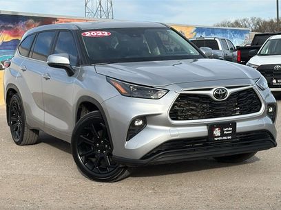 Used 2023 Toyota Highlander LE