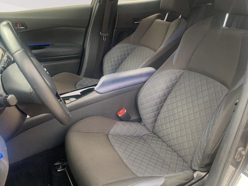 Used 2021 Toyota C-HR XLE image 17