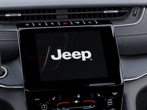New 2025 Jeep Grand Cherokee Altitude AWD/4WD image 18