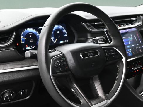 Used 2023 Jeep Grand Cherokee Limited w/ Luxury Tech Group II AWD/4WD image 19