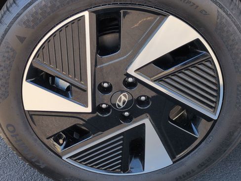 Used 2025 Hyundai Ioniq 5 SE RWD image 13