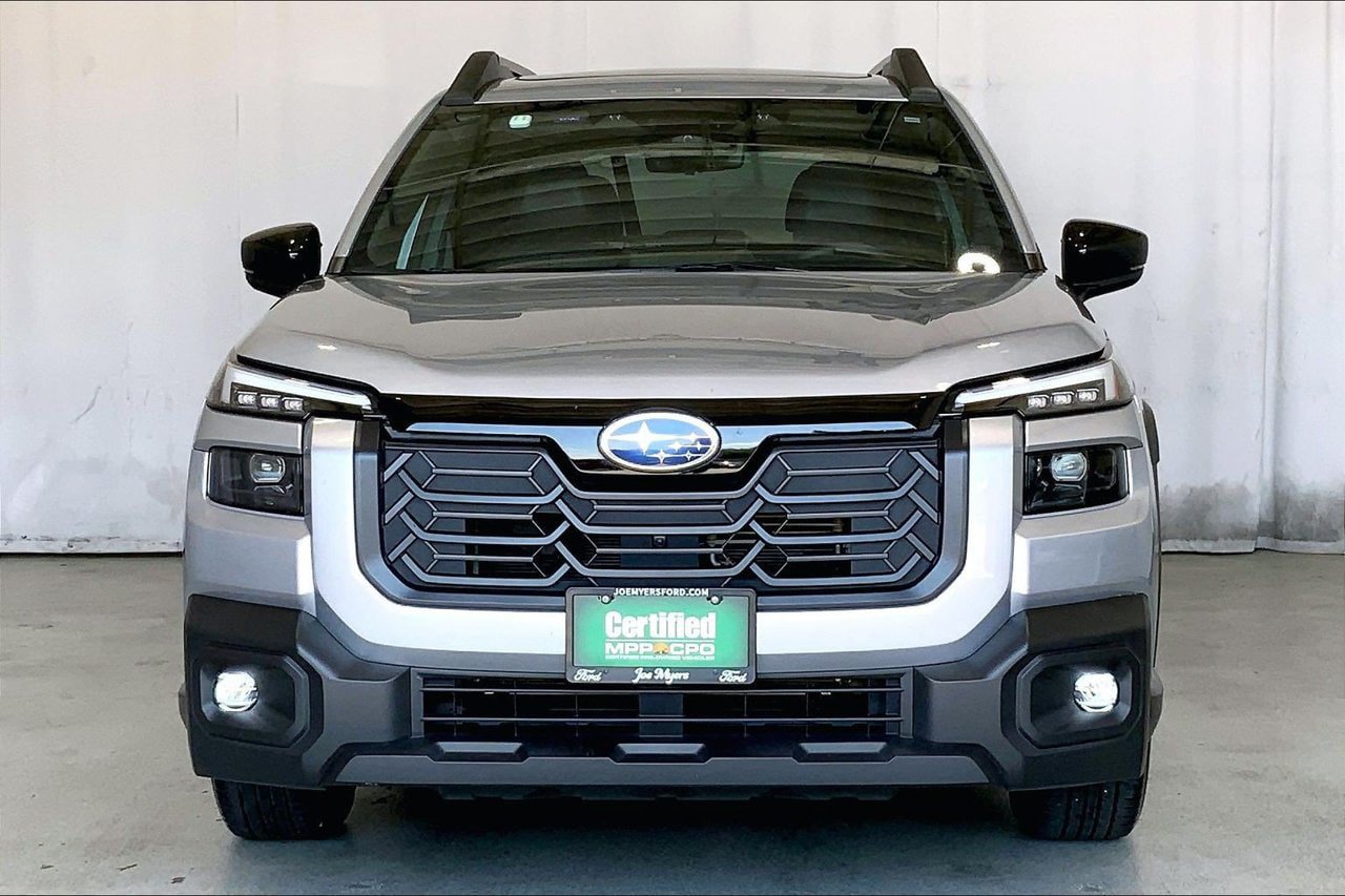 Used 2026 Subaru Outback Touring AWD/4WD image 2