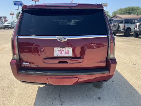 Used 2019 Cadillac Escalade ESV Luxury AWD/4WD image 7
