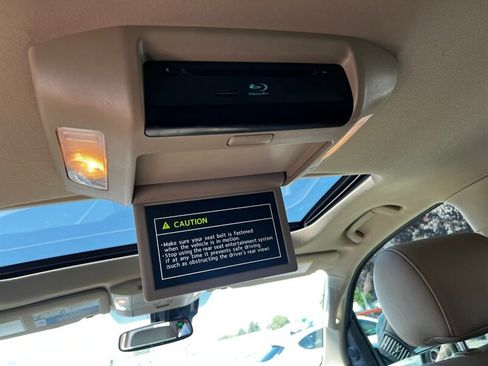 Used 2019 Toyota Sequoia Platinum w/ Carpet Mat Package (TMS) AWD/4WD image 30