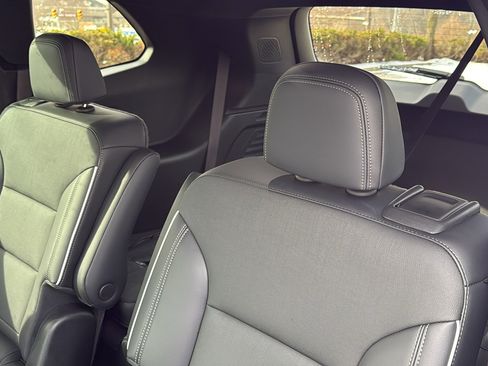 Used 2025 Buick Enclave Preferred image 28