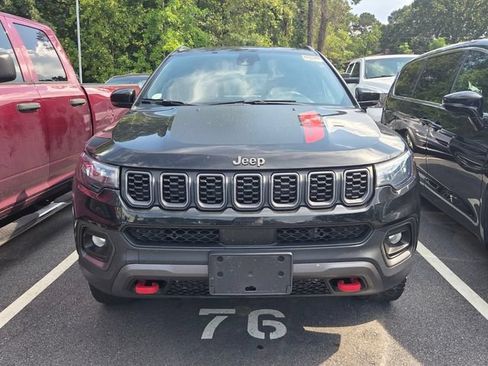 Used 2024 Jeep Compass Trailhawk AWD/4WD image 2