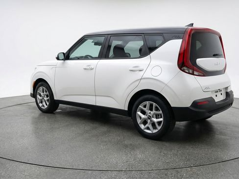 Used 2025 Kia Soul LX w/ LX Technology Package FWD image 6