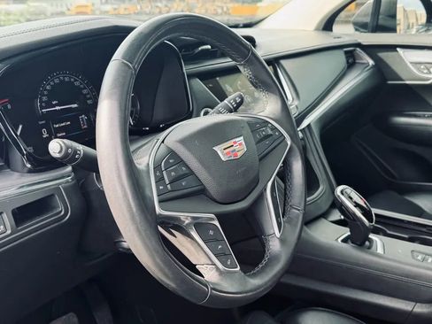 Used 2017 Cadillac XT5 Luxury w/ Driver Awareness Package image 9