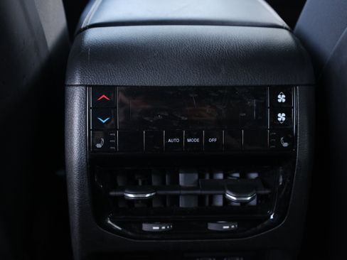 Used 2022 Jeep Grand Cherokee L Limited AWD/4WD image 7