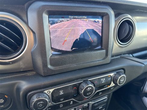 Used 2018 Jeep Wrangler Unlimited Sport S image 21