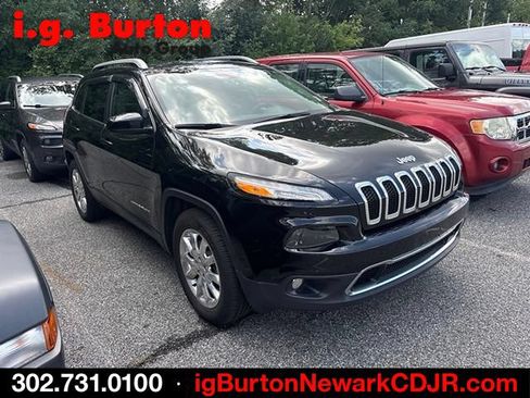 Used 2017 Jeep Cherokee Limited AWD/4WD image 4