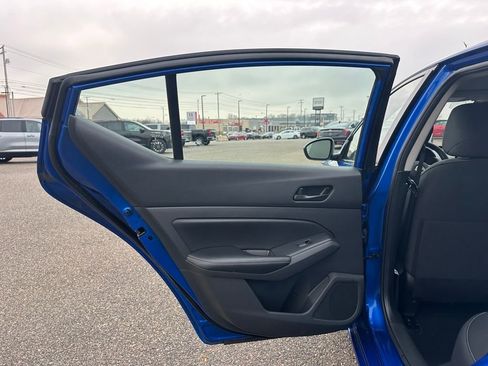 Used 2025 Nissan Altima 2.5 SV image 9