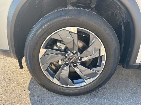 Used 2025 Nissan Rogue SV FWD image 26