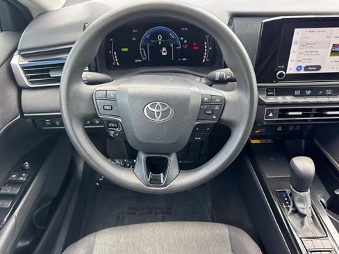 Used 2025 Toyota Camry LE image 27