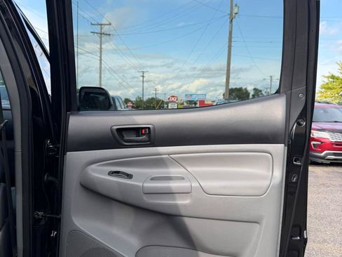 Used 2012 Toyota Tacoma 4x4 Double Cab image 17