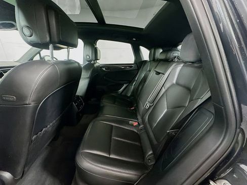 Used 2018 Porsche Macan image 23