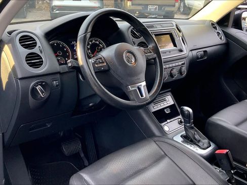 Used 2016 Volkswagen Tiguan S image 16