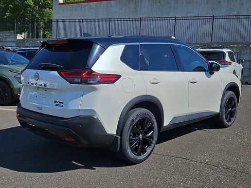 Certified 2023 Nissan Rogue SV w/ SV Premium B Package AWD/4WD image 6