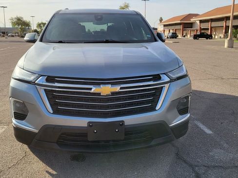 Used 2023 Chevrolet Traverse LT image 3