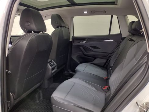 New 2025 Volkswagen Tiguan SE image 25