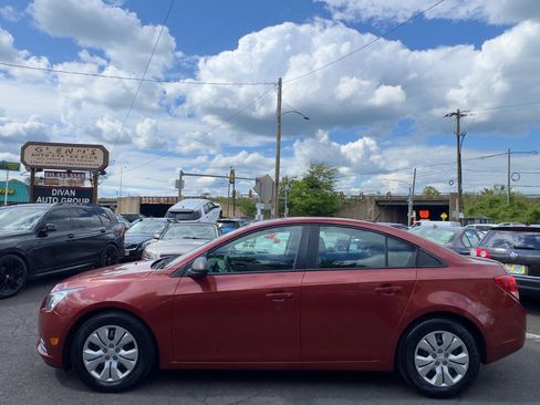 Used 2013 Chevrolet Cruze LS FWD image 3