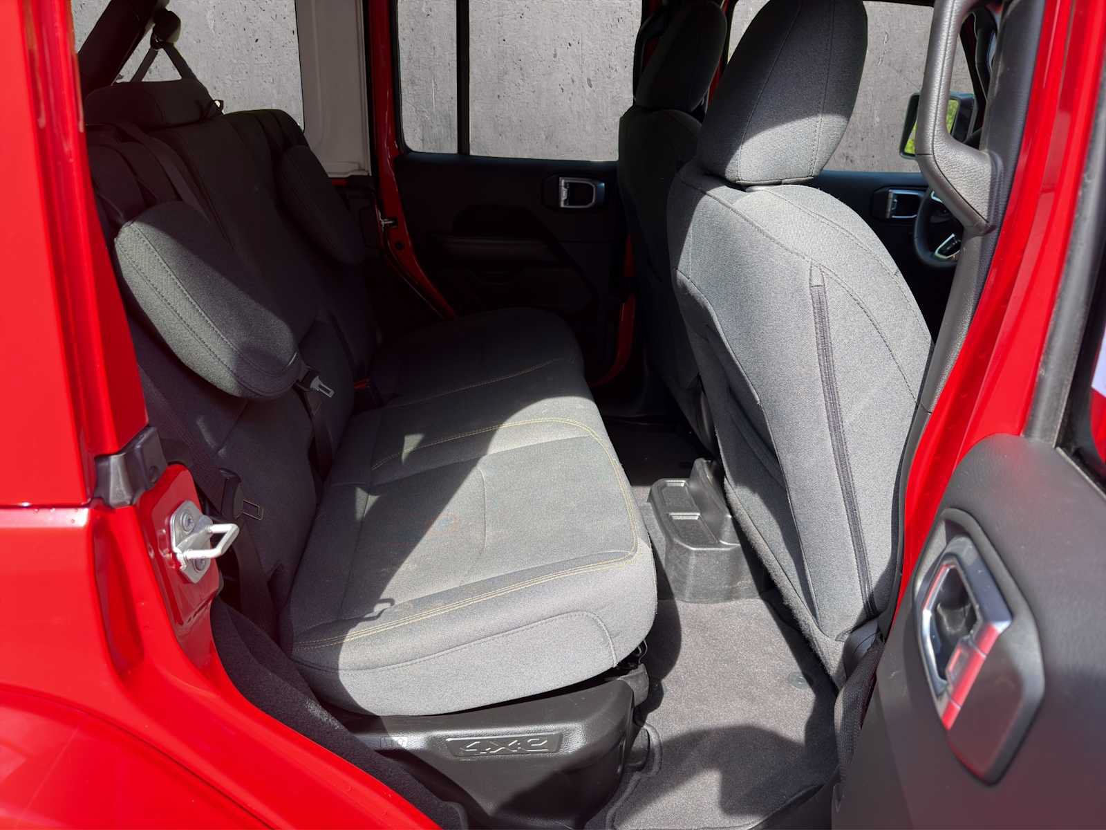 Used 2024 Jeep Wrangler Unlimited Sahara AWD/4WD image 21