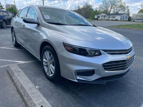 Used 2017 Chevrolet Malibu LT w/ LPO, Convenience Package 2 image 4