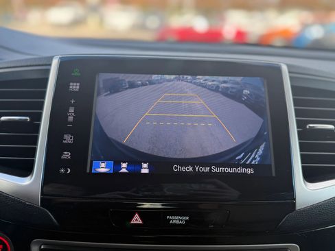 Used 2016 Honda Pilot Touring image 33