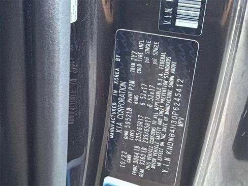 Used 2023 Kia Carnival LX image 35