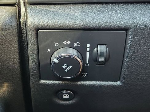 Used 2020 Jeep Grand Cherokee Laredo image 24