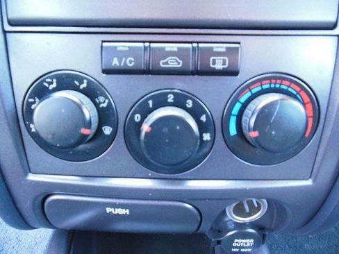 Used 2004 Hyundai Elantra GT image 30