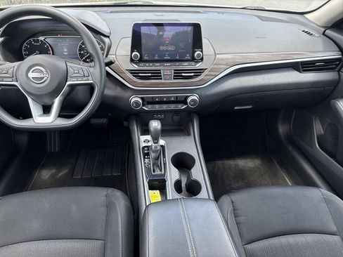 Used 2025 Nissan Altima 2.5 SV FWD image 15