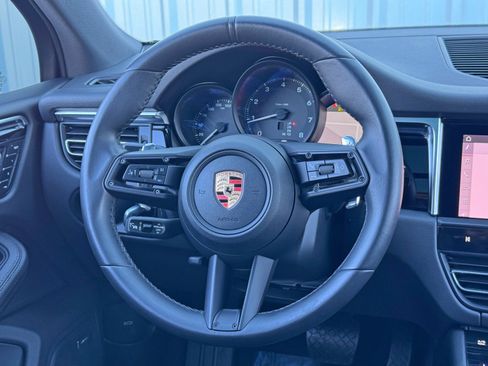 Used 2023 Porsche Macan image 22