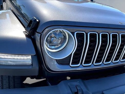 Used 2025 Jeep Wrangler Unlimited Sahara AWD/4WD image 30
