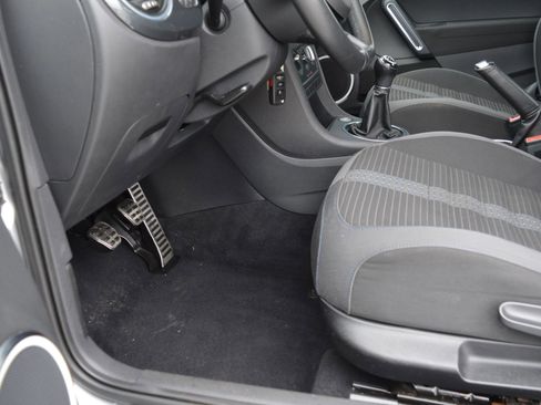 Used 2012 Volkswagen Beetle 2.0T image 13