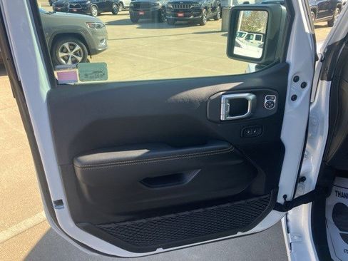 Certified 2025 Jeep Wrangler Sahara image 9