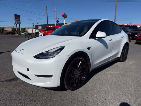 Used 2021 Tesla Model Y Long Range AWD/4WD image 3