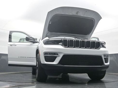 Used 2024 Jeep Grand Cherokee Limited image 58